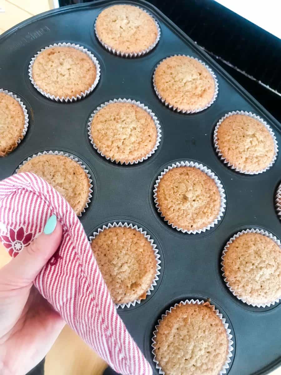 baked gingerbread cupcakes