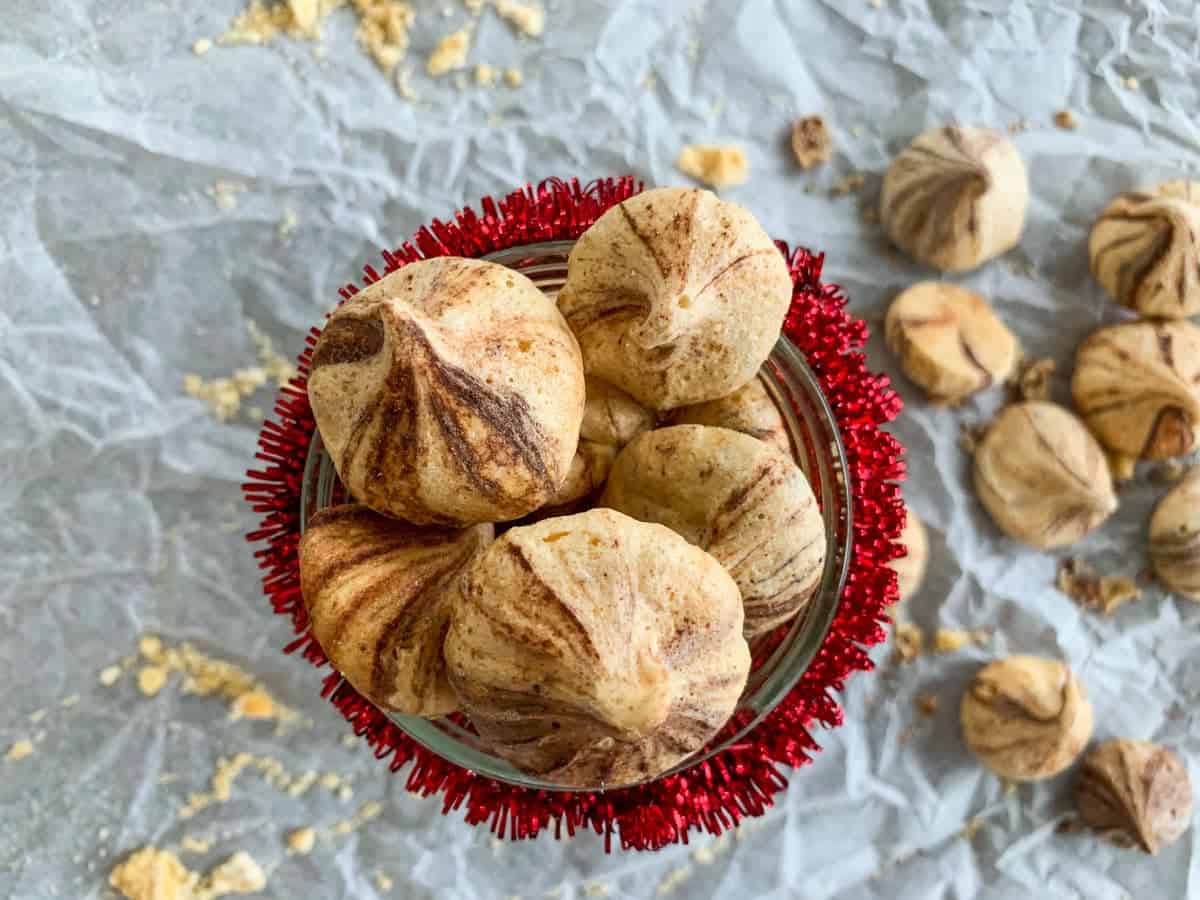 dark chocolate salted caramel meringues