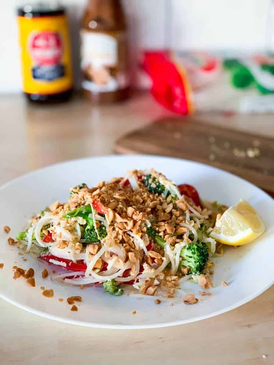 https://alwaysusebutter.com/wp-content/uploads/2019/01/15-minute-vegetarian-pad-thai-12.jpg