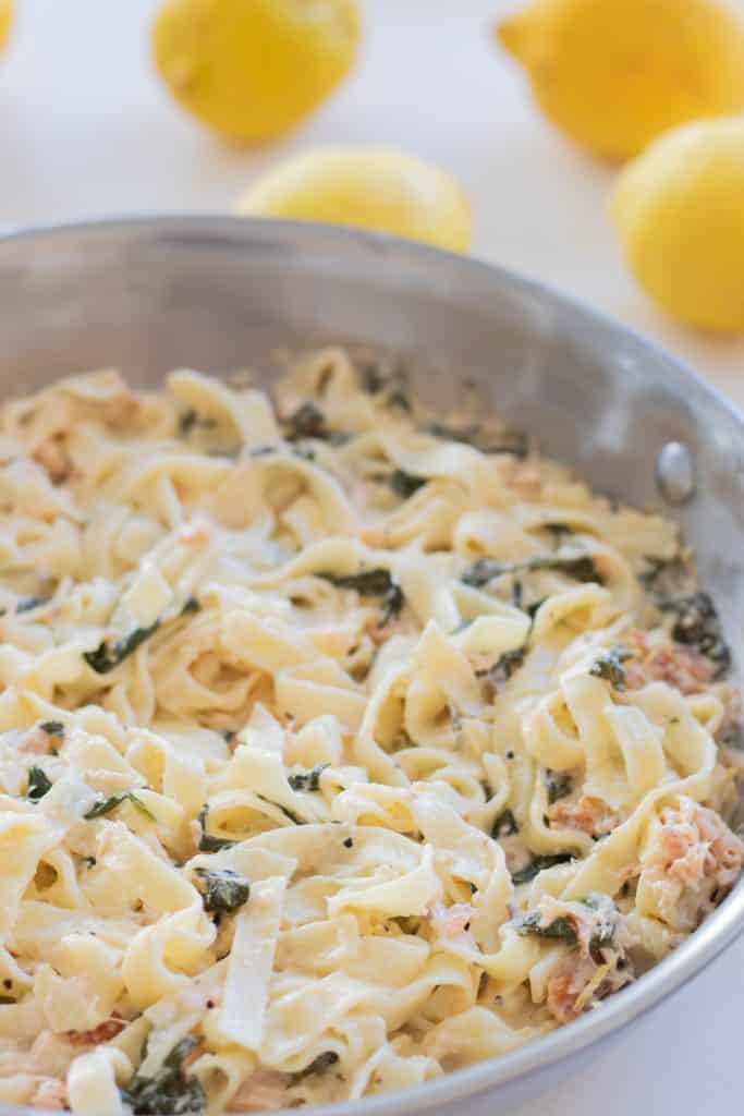 easy smoked salmon pasta with spinach & lemon [15 minutes]