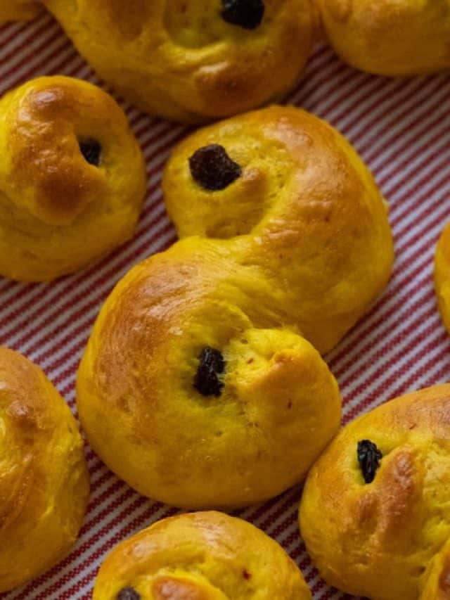 cropped-lussekatter-swedish-saffron-buns-SQUARE-7.jpg