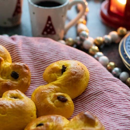 saffron buns with glögg