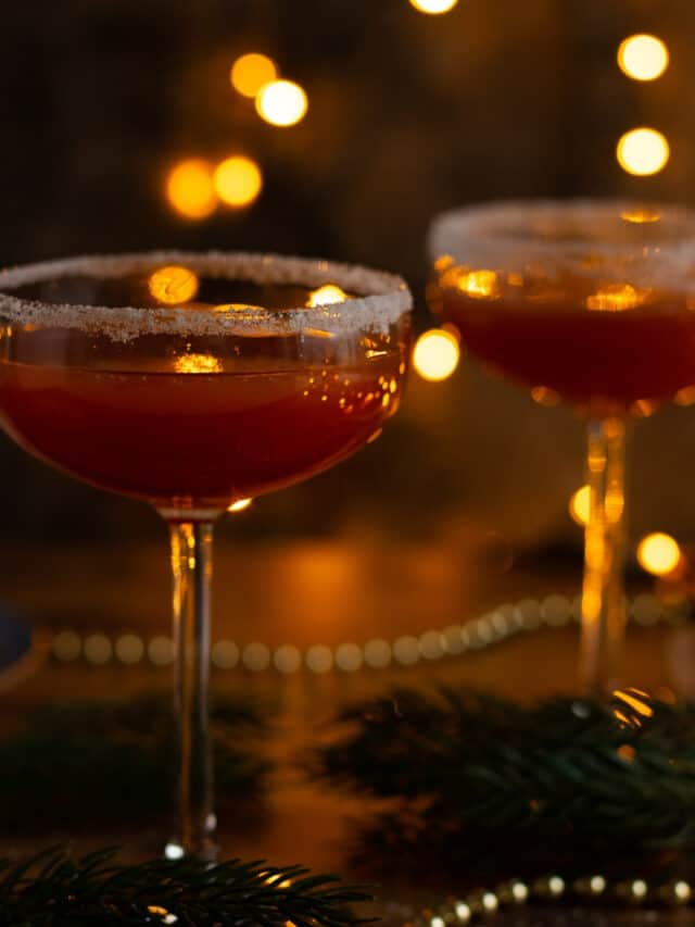 Sober Santa Christmas Punch (Non-alcoholic Christmas Cocktail!)