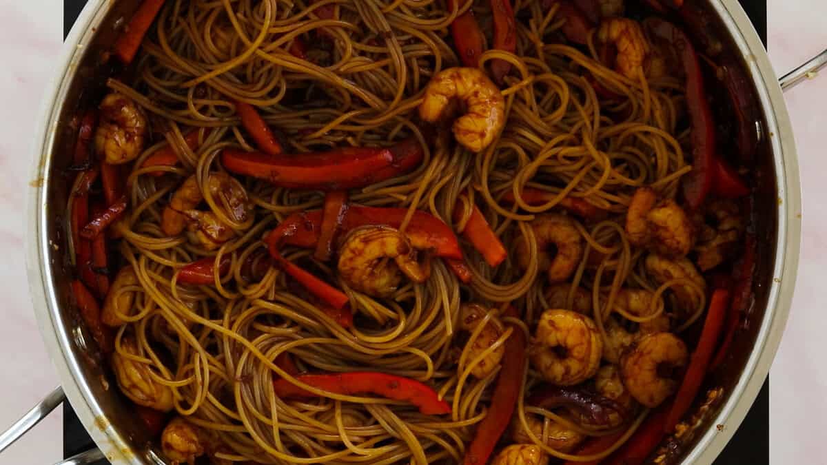 A pan full of finished shrimp mei fun.