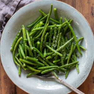 green beans on a blue plate