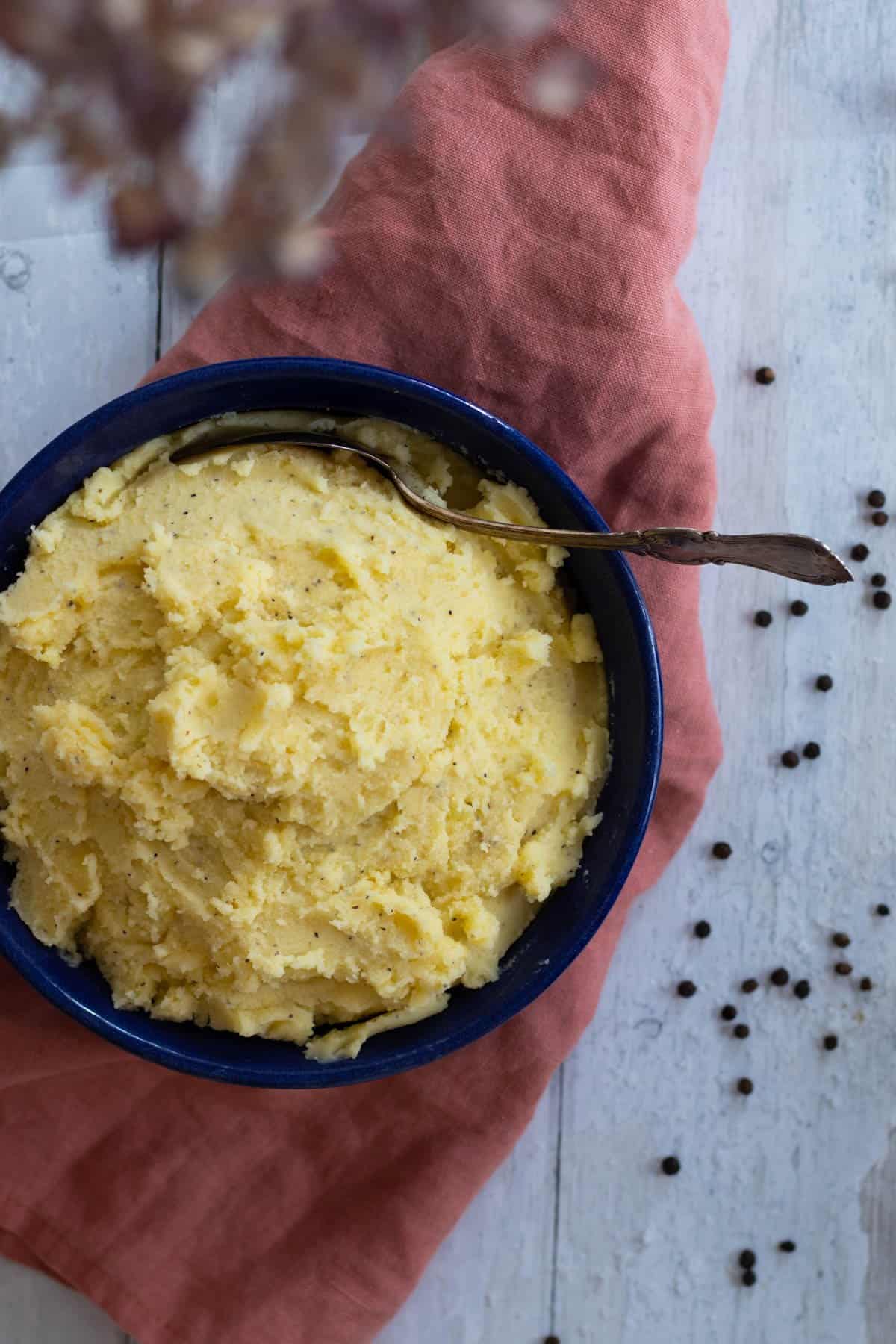 mashed potatoes in a blue bowl