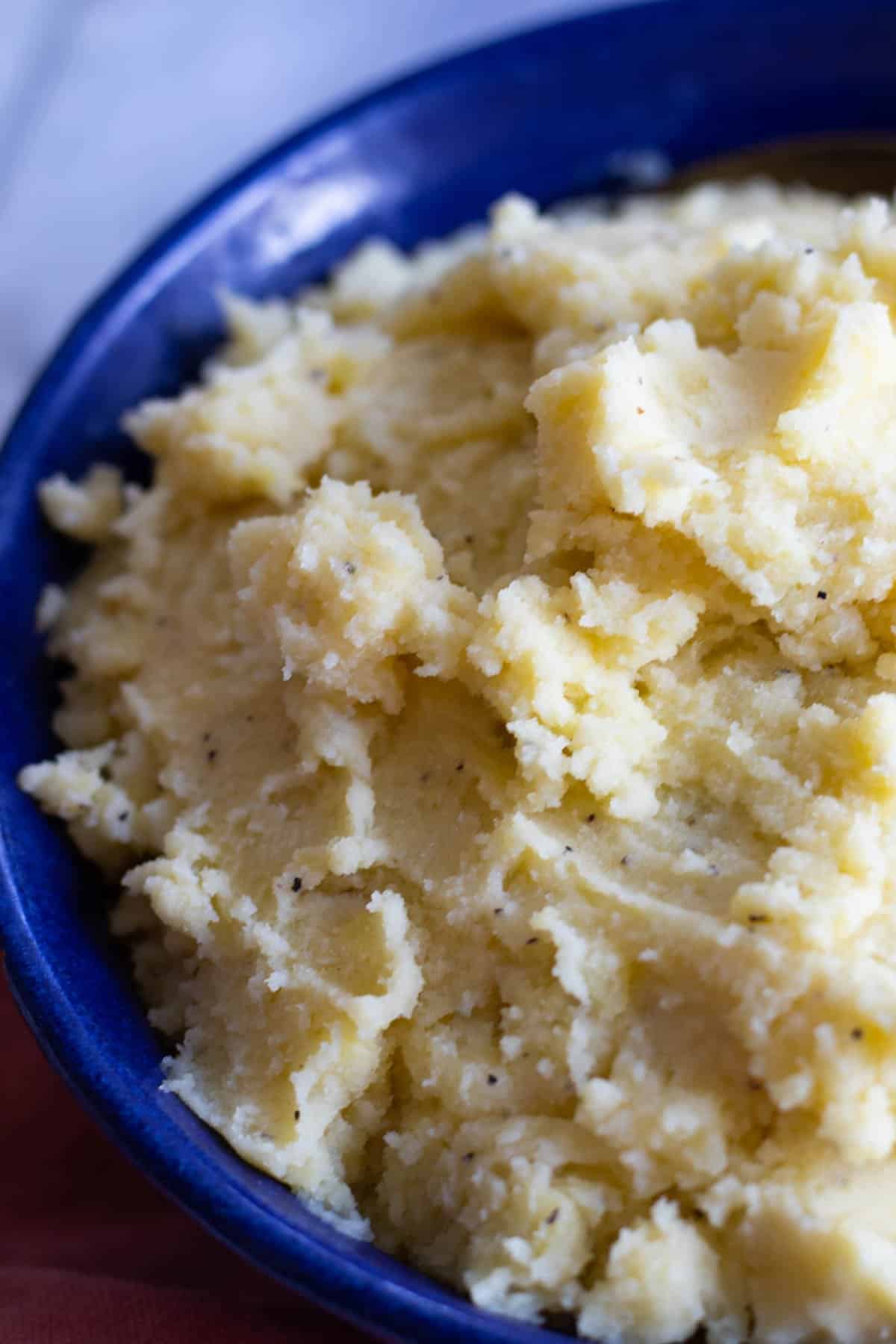 mashed potatoes in a blue bowl