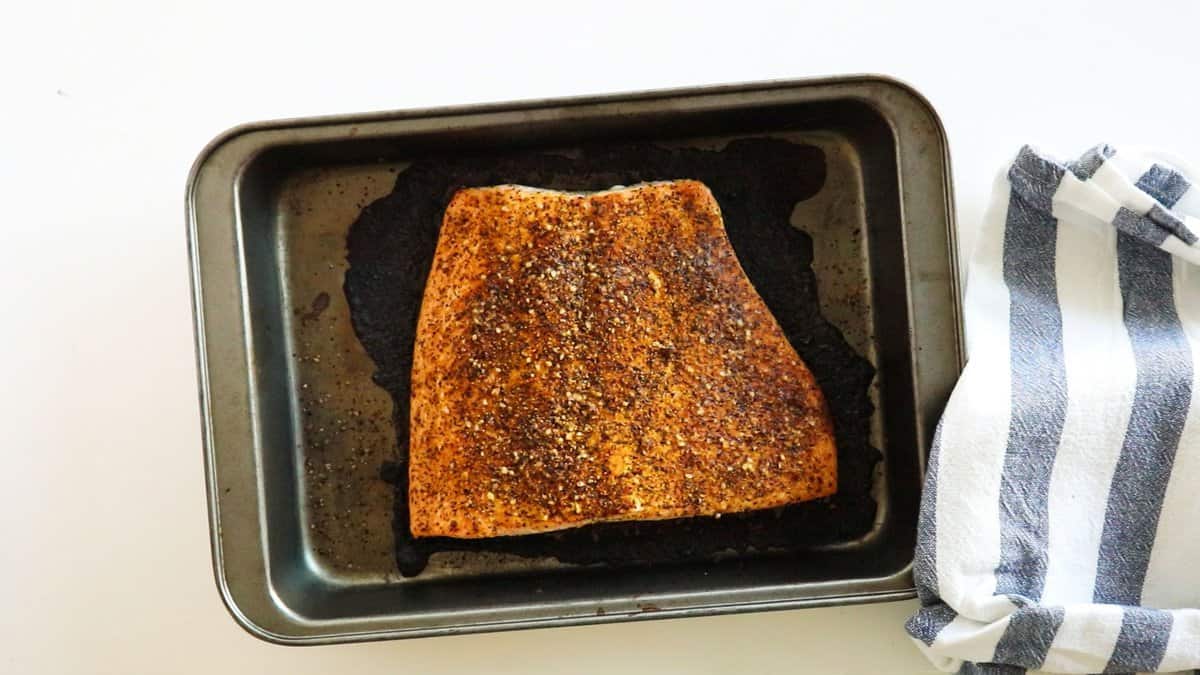 baked salmon with lemon pepper after baking.