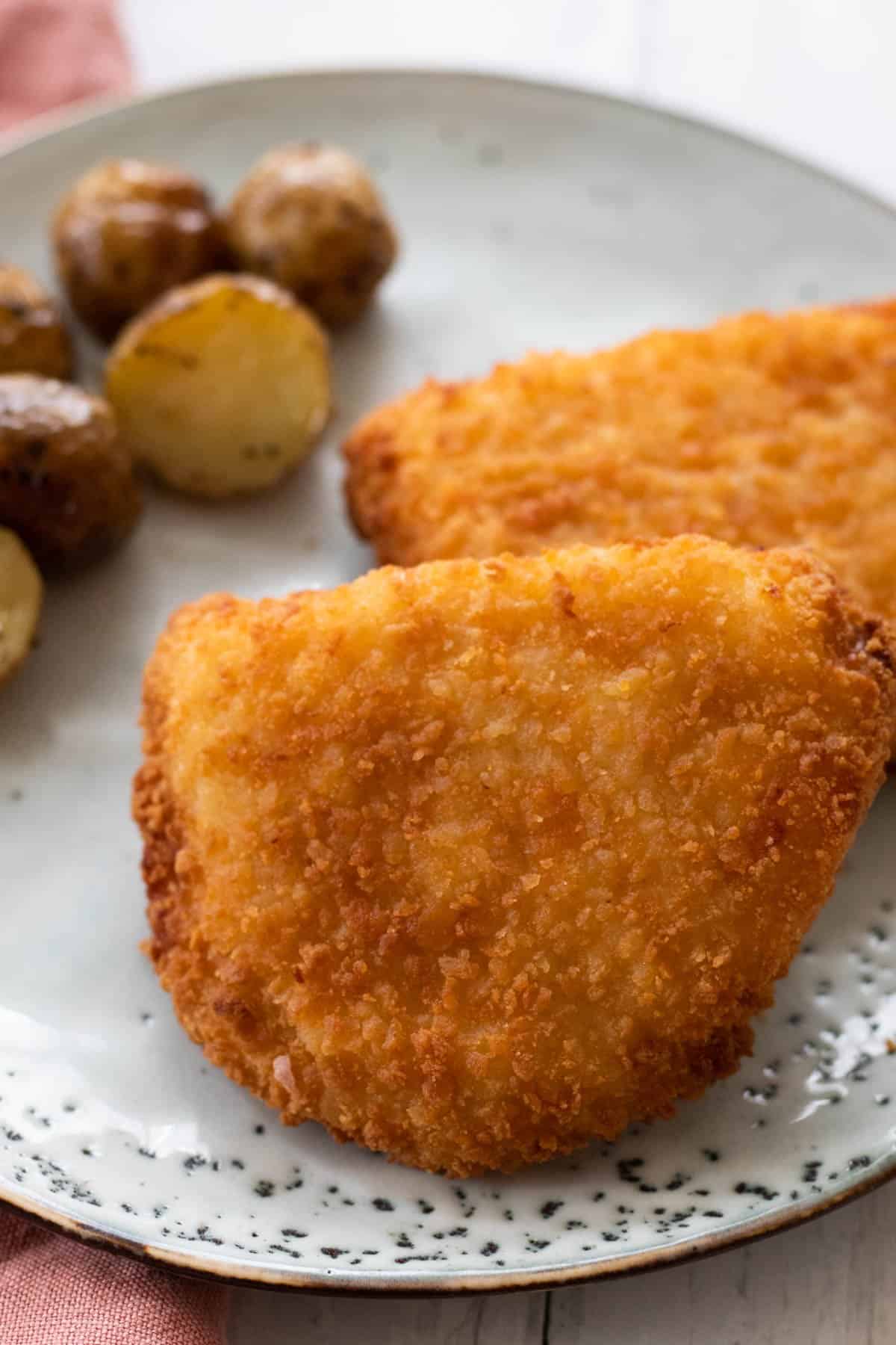 chicken cordon bleu on a plate.