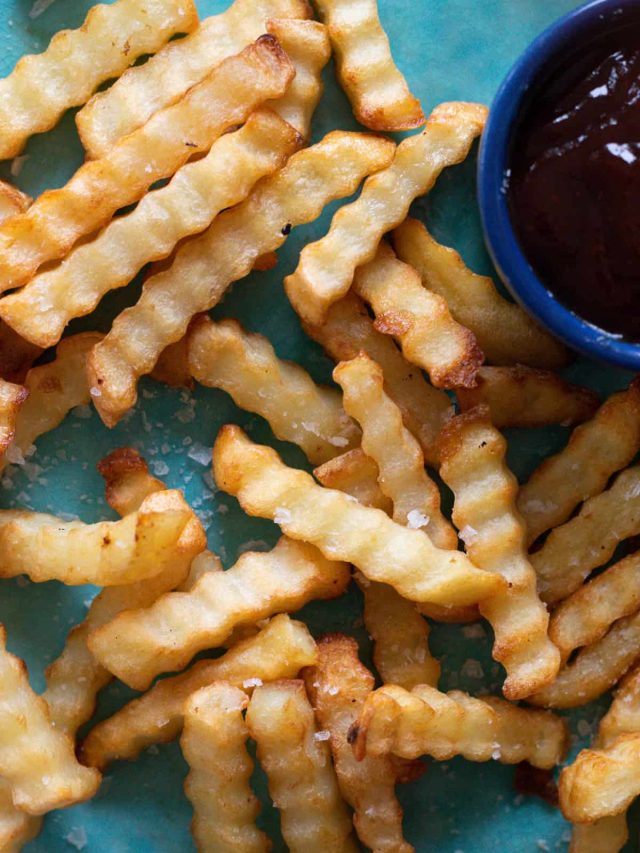 Crinkle fries on a blue plate.