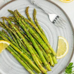 Air fryer asparagus on a plate.