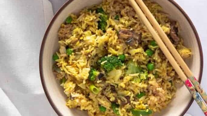 Quick fried rice in bowls.