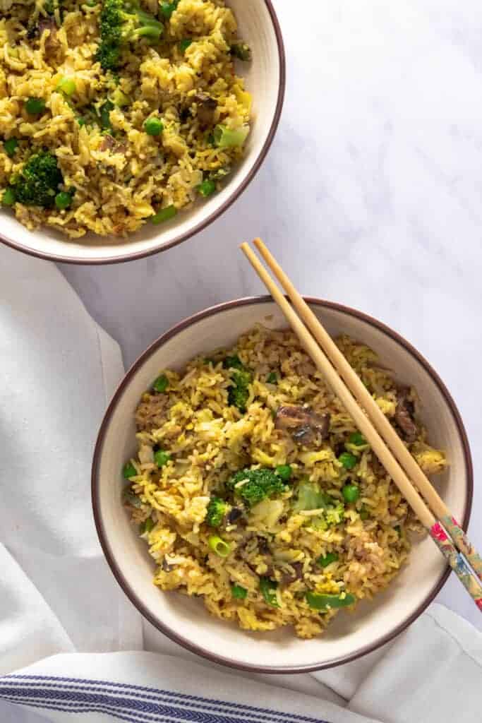 Quick fried rice in bowls.