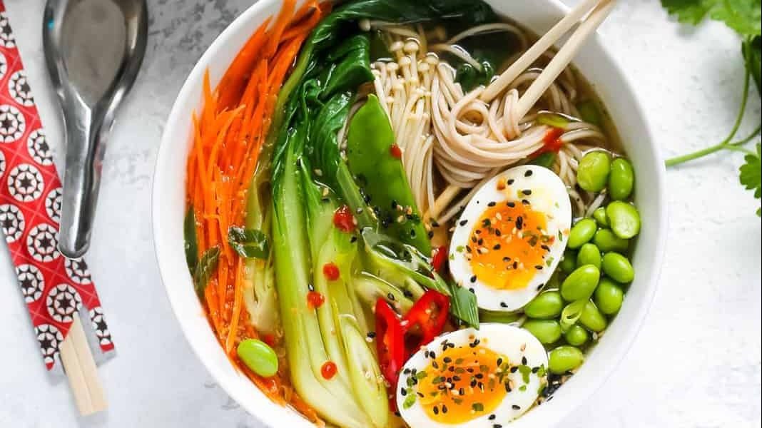 Bowls with vegetable ramen.