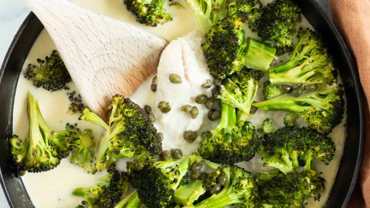 Fish and broccoli with sauce.