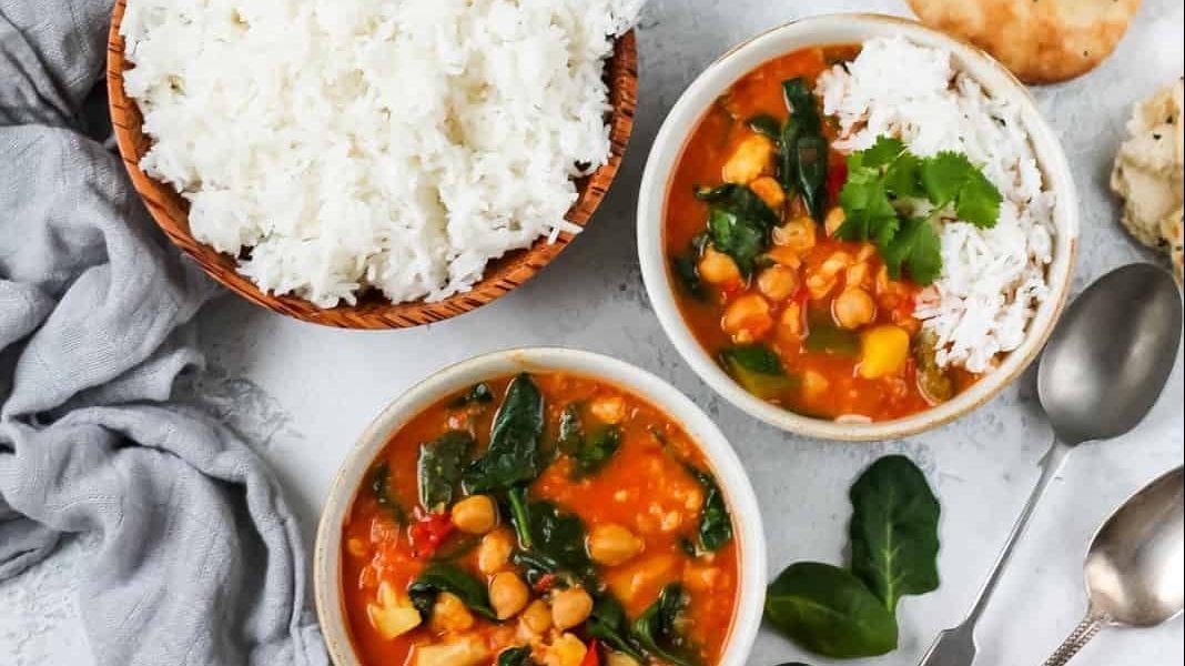 Bowls with chickpea curry.