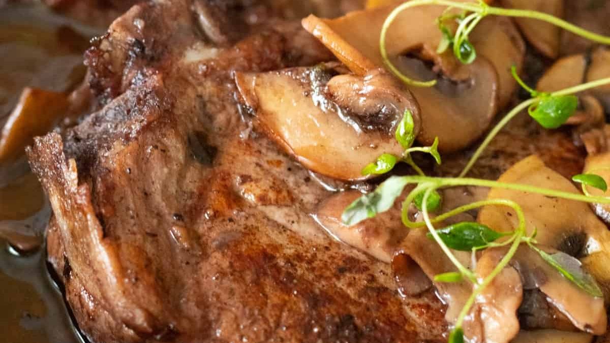 Pork chops with red wine and mushrooms.