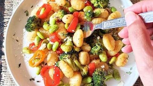 A plate with gnocchi and veggies.