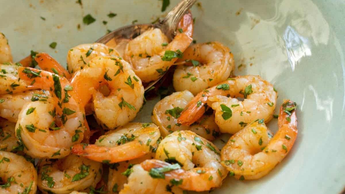 A bowl of air fryer shrimp.