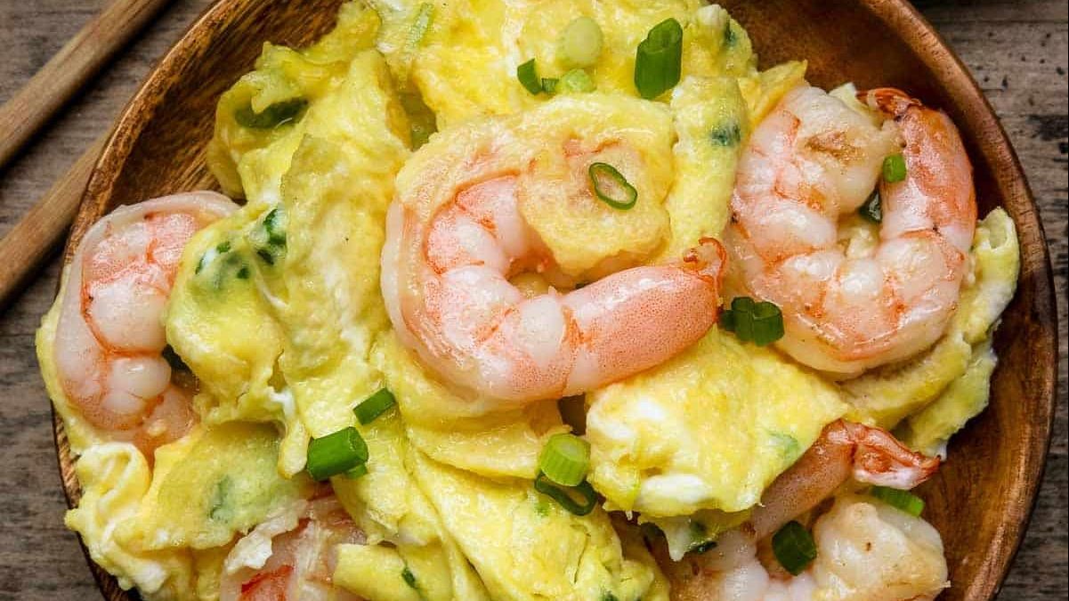 chinese scrambled eggs with shrimp.