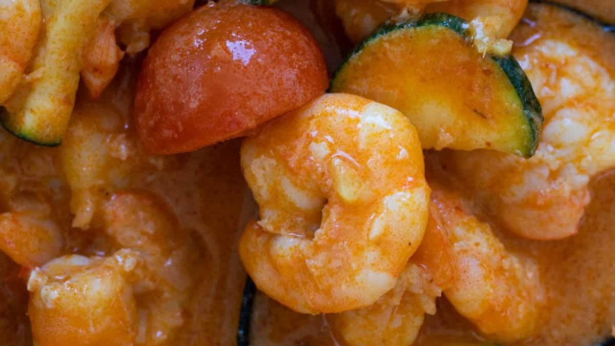 Shrimp curry in a skillet.