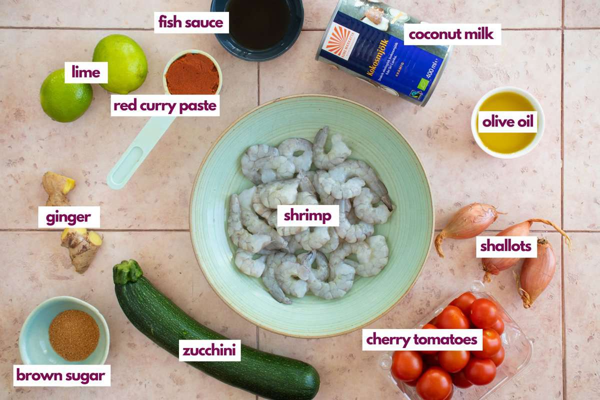 Ingredients needed to make shrimp curry.