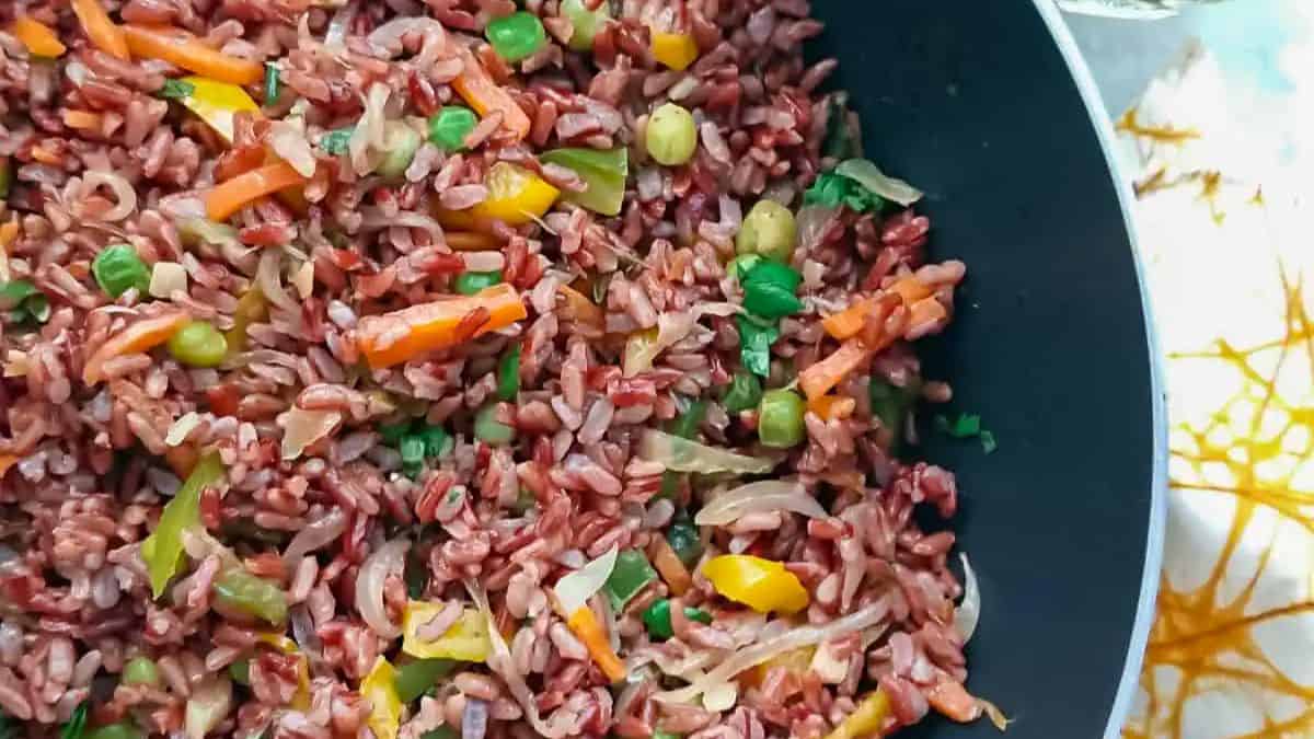 Stir-Fried Red Rice with Thai flavors