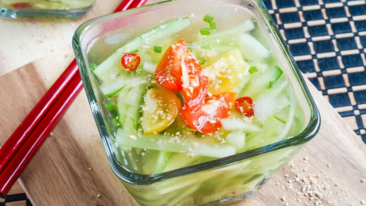 Oi Naengguk (Korean Chilled Cucumber Soup)