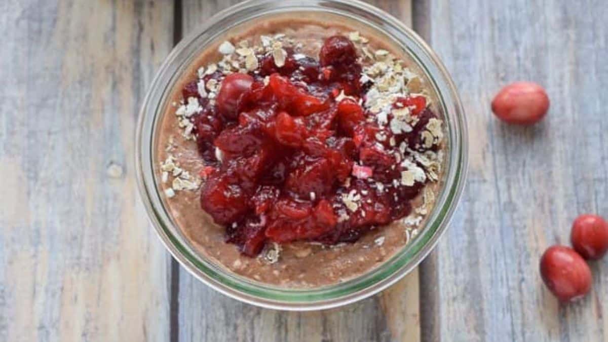 Overnight oats in a jar with cranberries