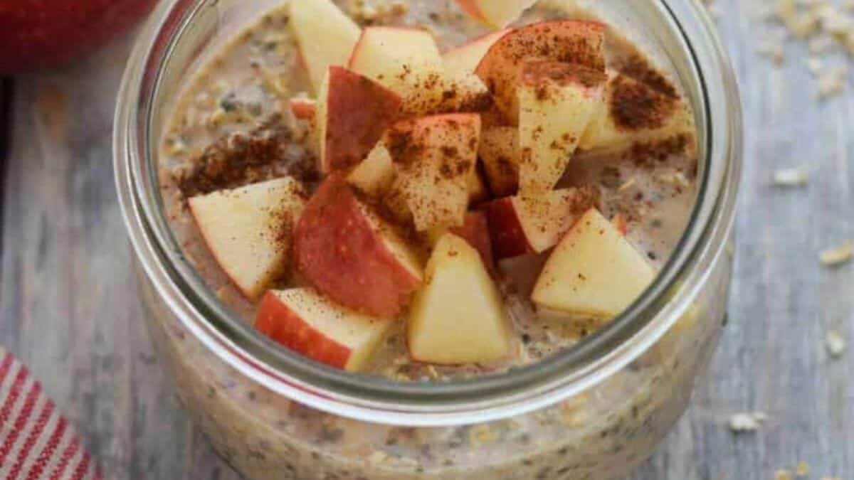 Overnight oats in a jar with apples and cinnamon