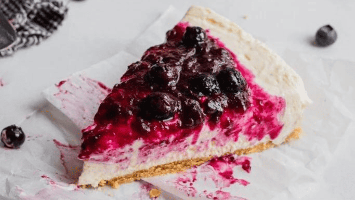 Cheesecake with blueberry sauce.