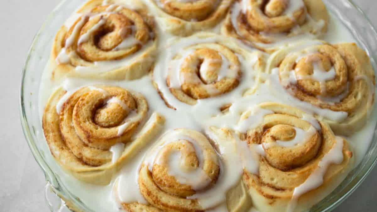 Apple Butter Cinnamon Rolls with Vanilla Glaze