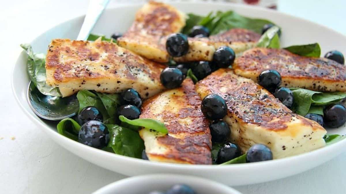 Halloumi, Blueberry & Spinach Salad