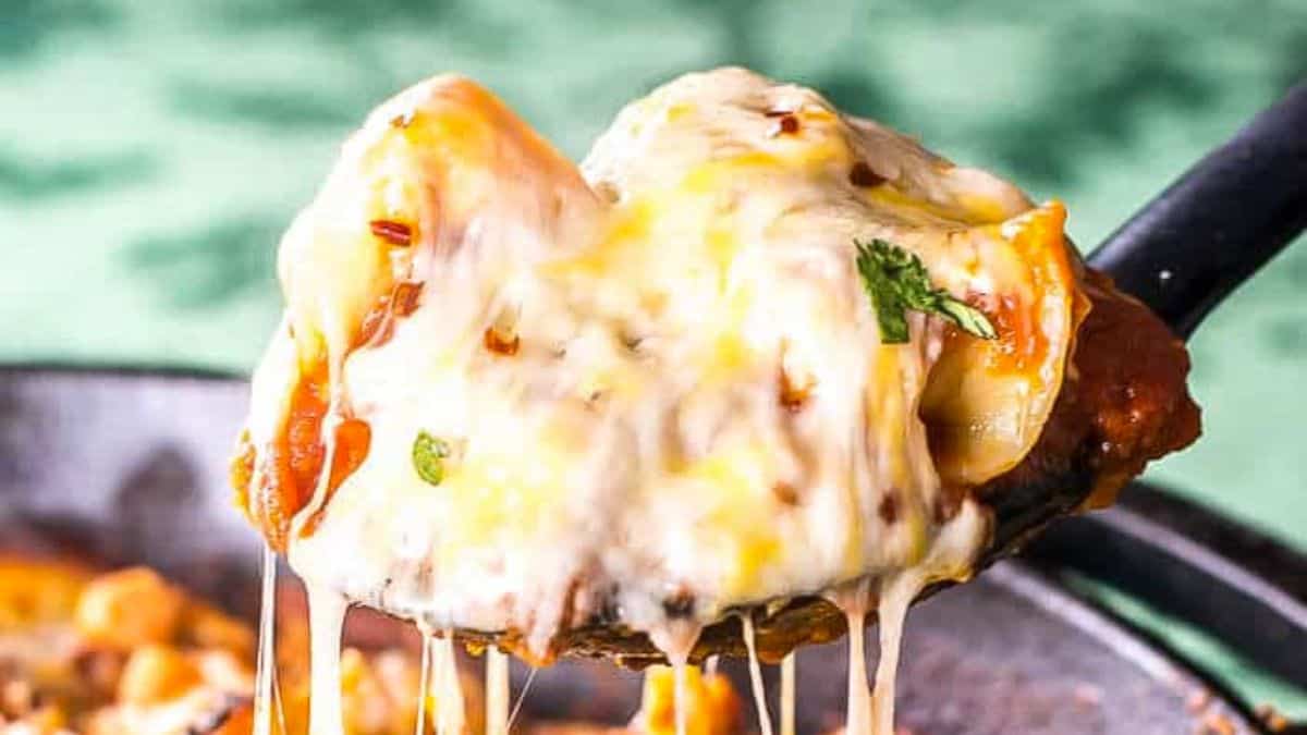 Cheesy Tortellini Skillet Lasagna