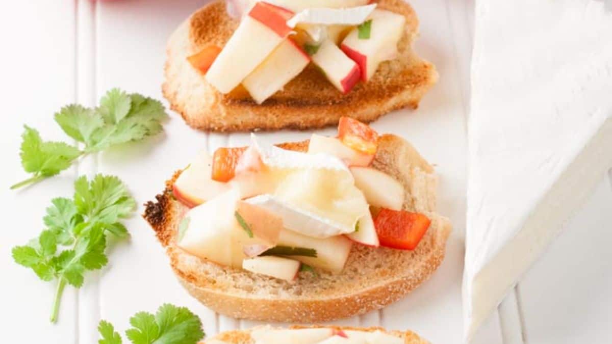 Apple Brie Crostini Appetizer