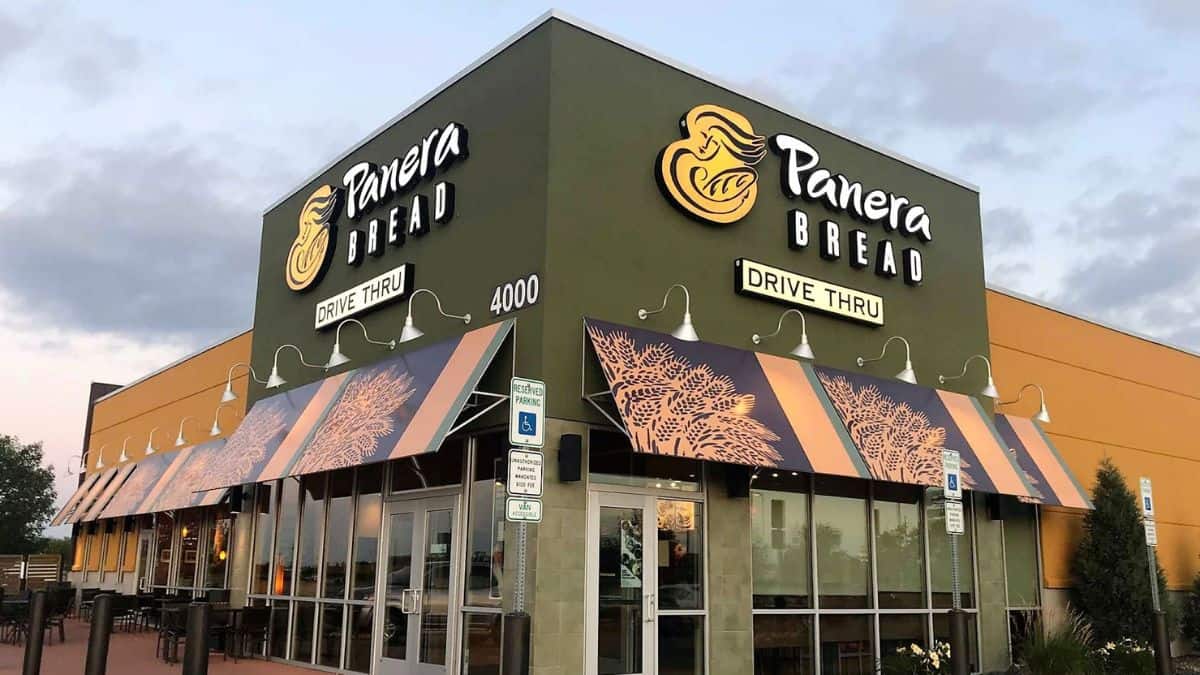 Exterior of a Panera bread restaurant.