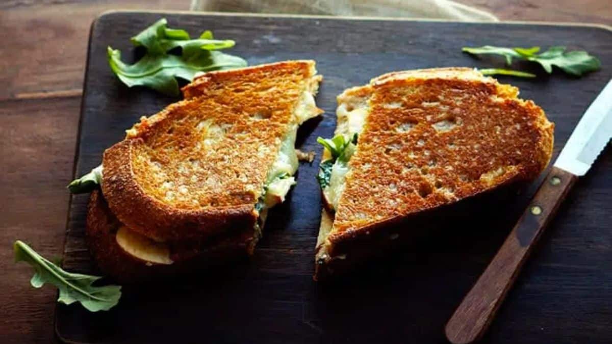 Apple Cheddar Grilled Cheese