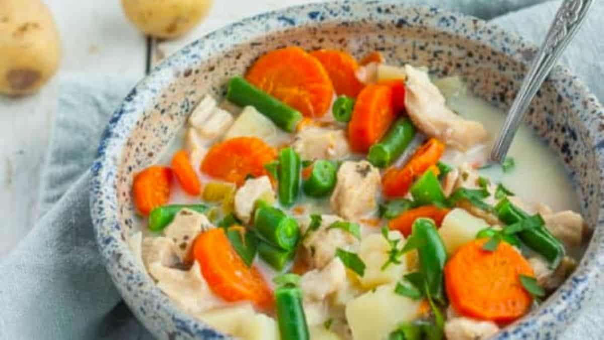 Paleo Chicken Pot Pie Soup (Whole30, GF, DF)