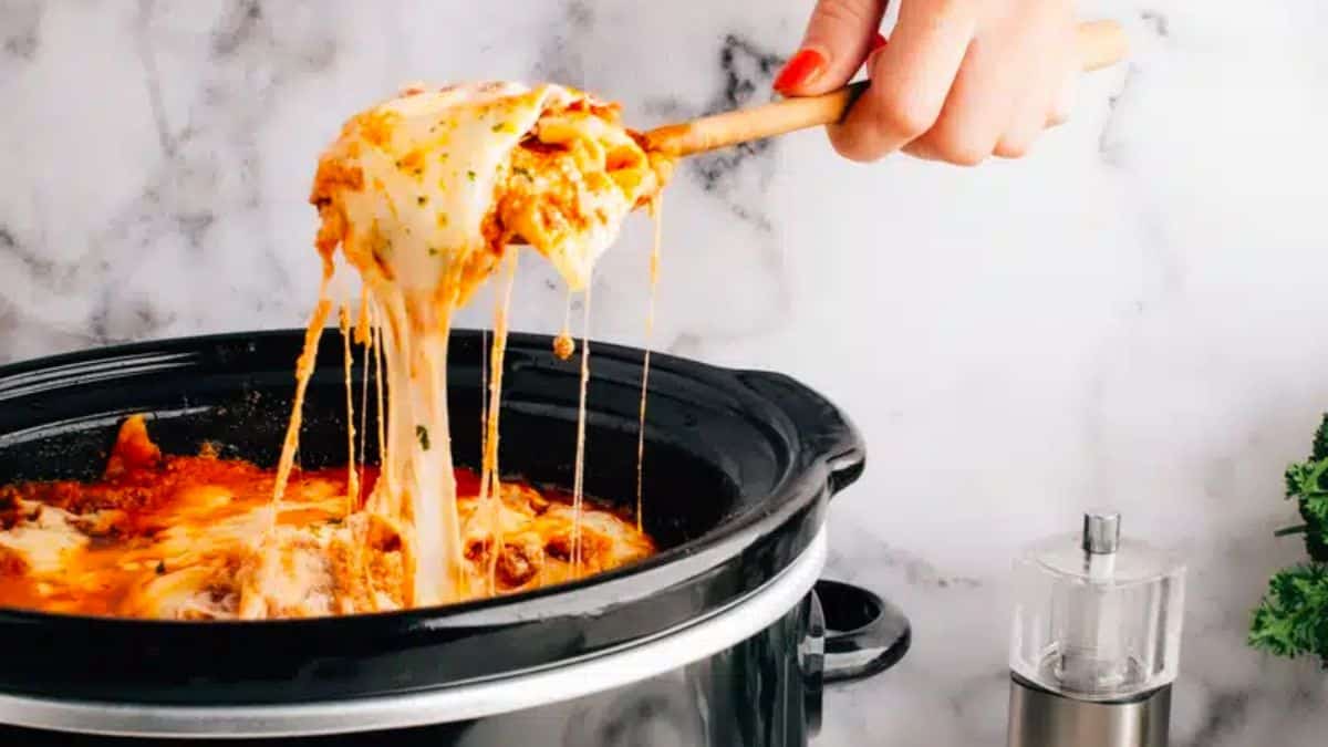 Slow Cooker Lasagna: Crazy-Good Cheesy Meat Lasagna in a Crockpot
