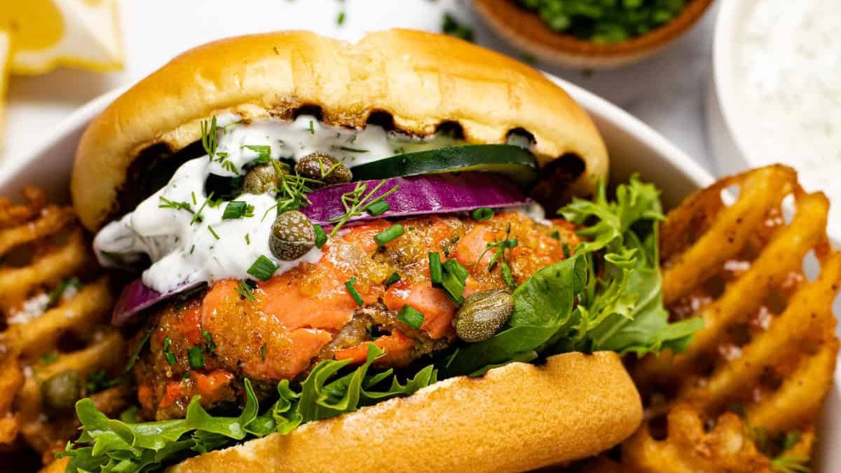 Moist and Flaky Salmon Burgers - Foodess