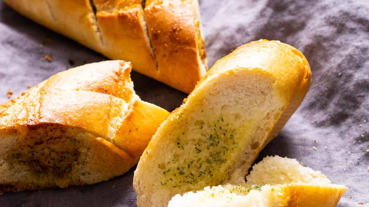 Frozen Garlic Bread in Air Fryer