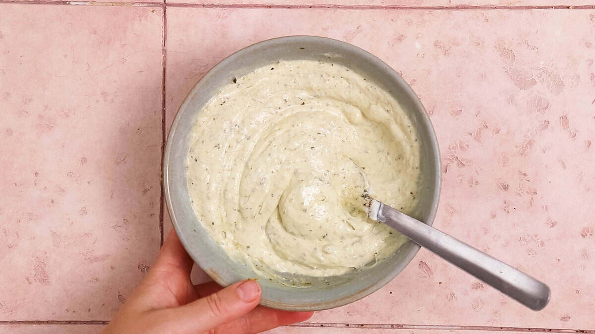 Pesto mixed with Greek yoghurt, for topping salmon with.
