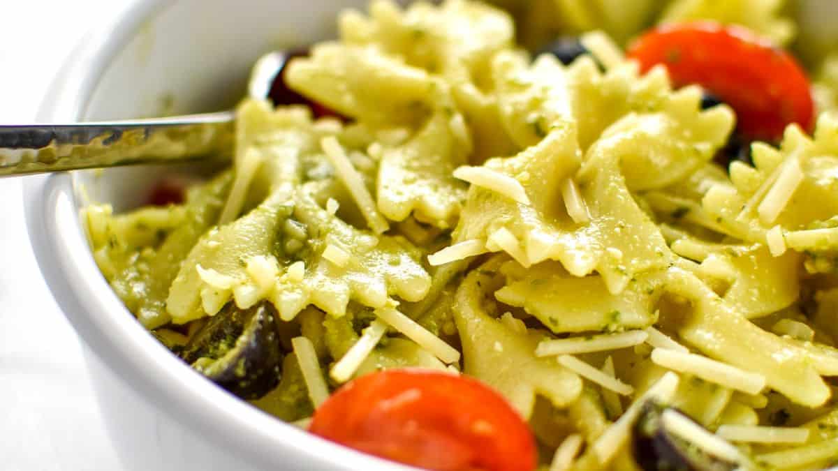 Incredibly Easy Pesto Pasta Salad
