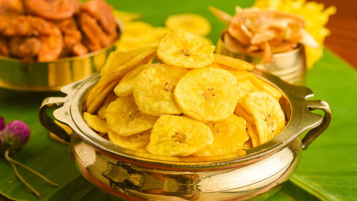 A bowl of banana chips.