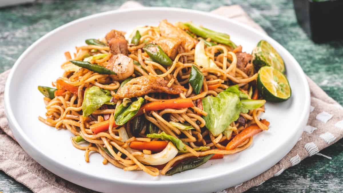 A plate of lo mein noodles.