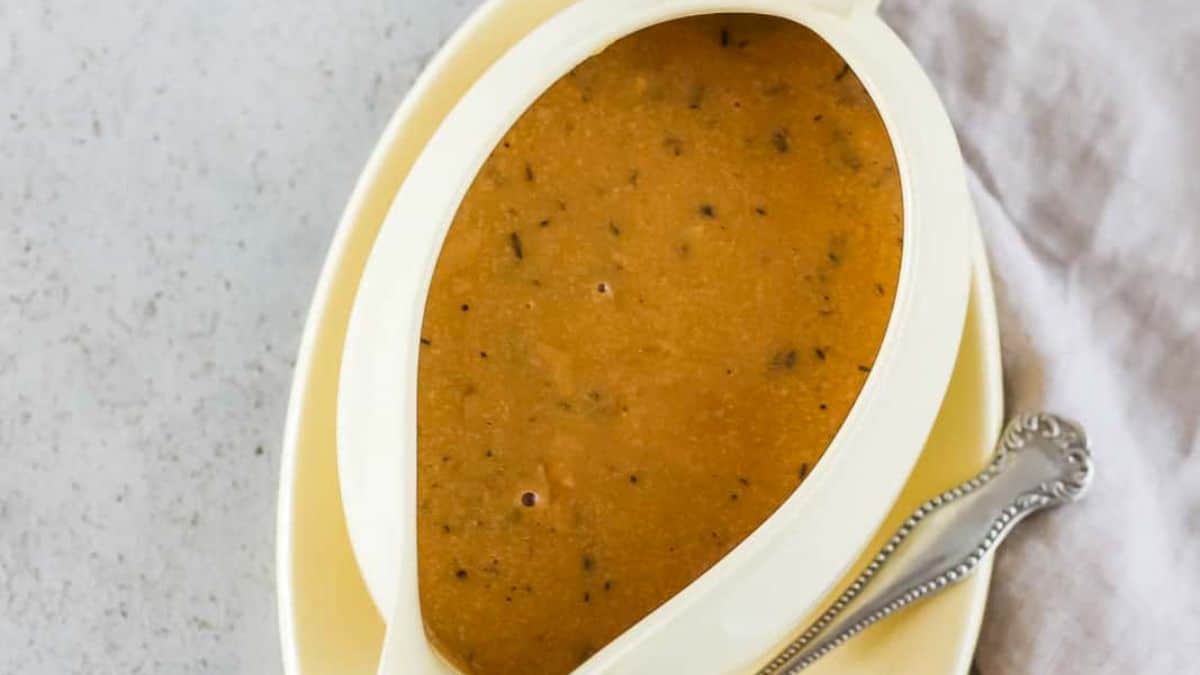 Easy and Simple Vegan Gravy