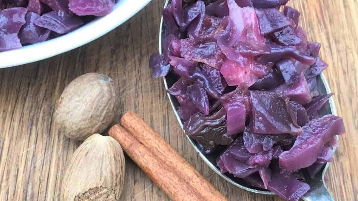 Slow Cooker Braised Red Cabbage