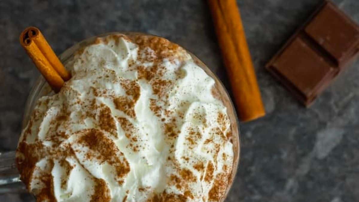 Slow Cooker Hot Chocolate Recipe (Crockpot) - Striped Spatula