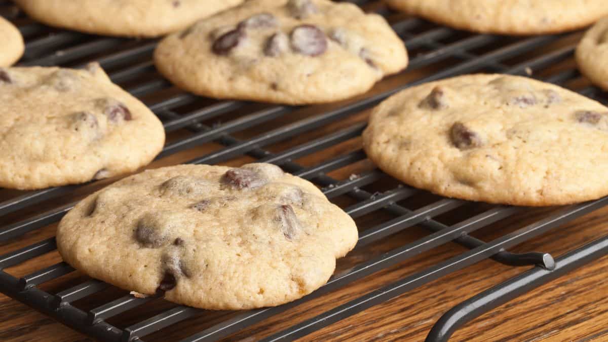 Cookies cooling on a wire rack.