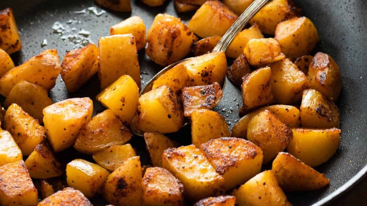 A pan full of country potatoes.
